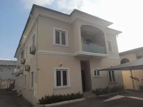 Well maintained five (5) bedroom detached house