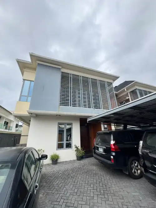 Five bedroom fully detached house with Bq