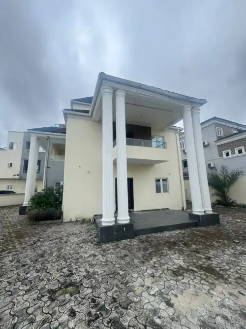 Five bedroom fully detached house with Bq