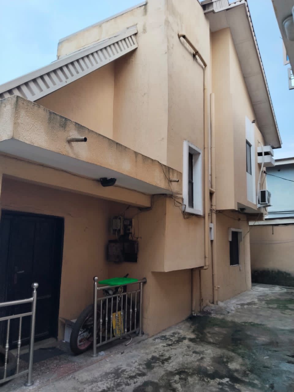 Well Maintained 3 Bedroom fully Duplex