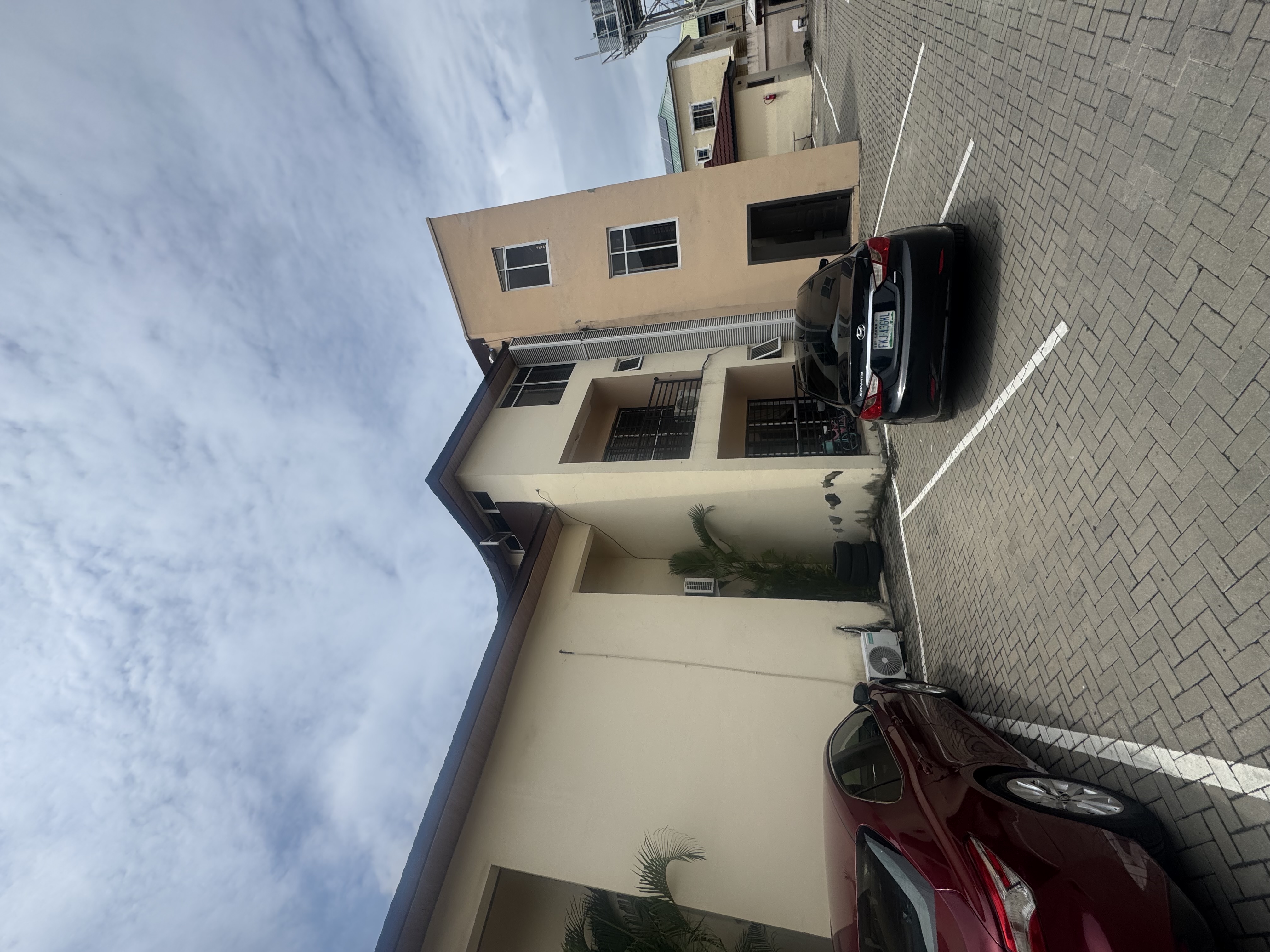 Well maintained, tastefully finished, spacious One bedroom apartment