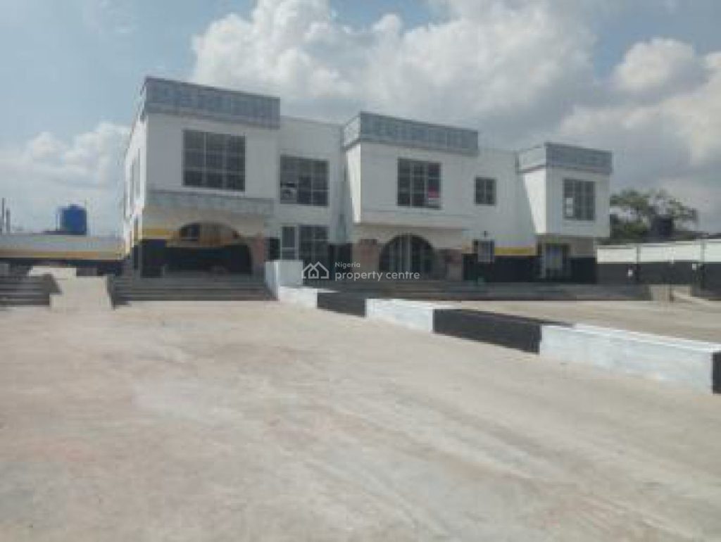 A shop for rent at Petrocam plaza Obawole Iju