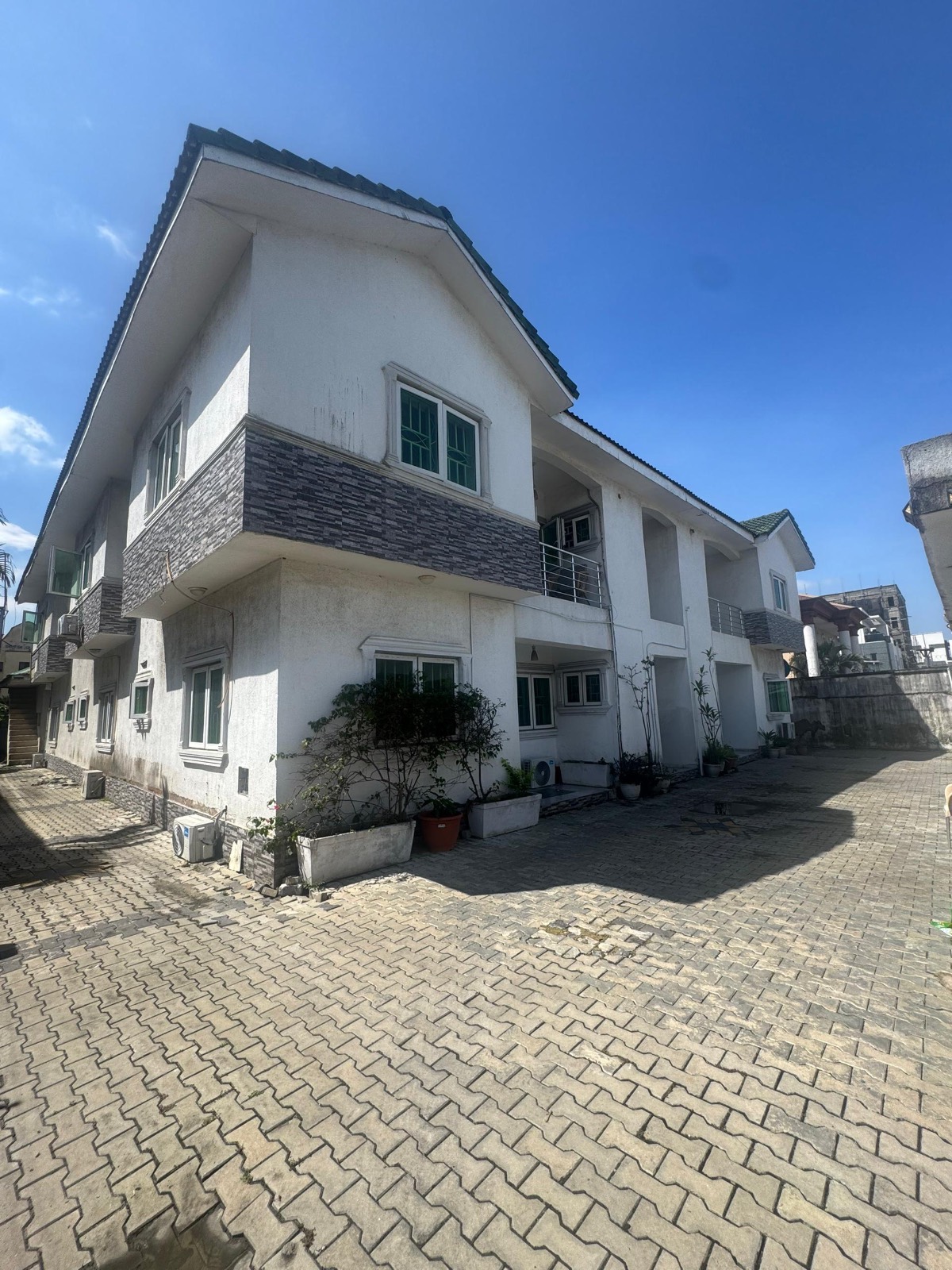 Well maintained one bedroom apartment