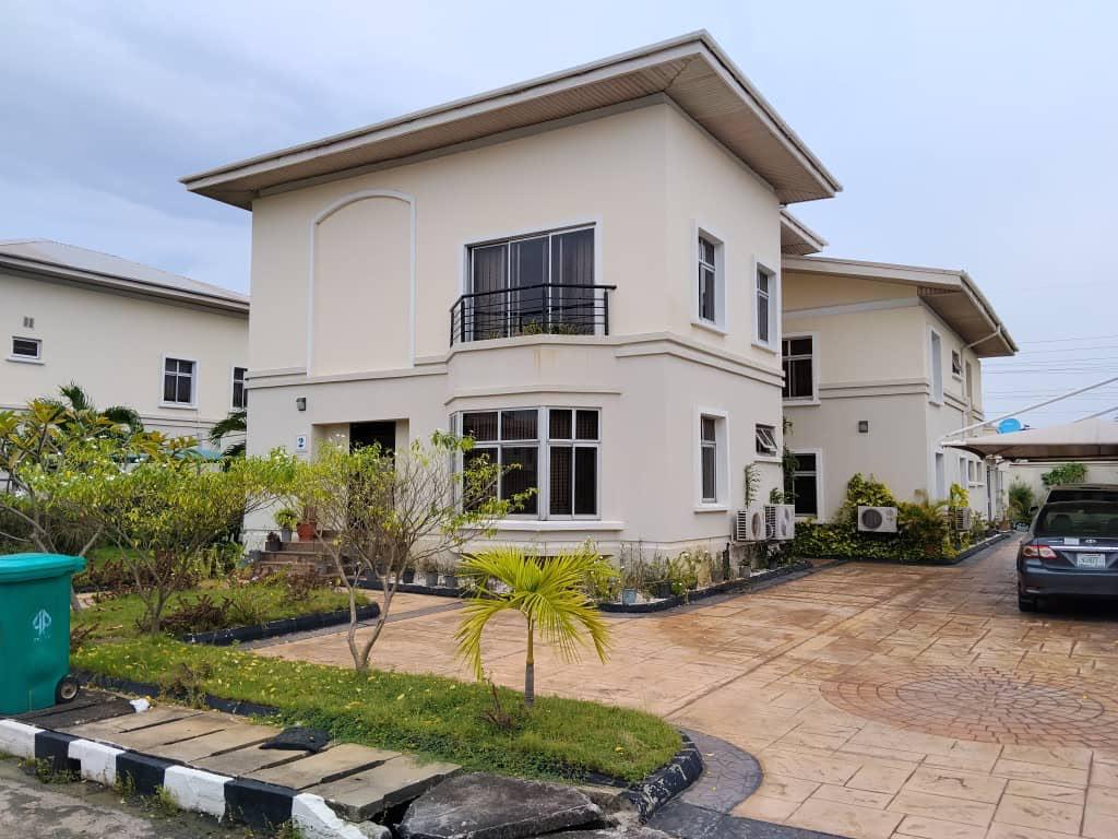 FIVE (5) BEDROOM DETACHED HOUSE WITH A ROOM BOYS QUARTER