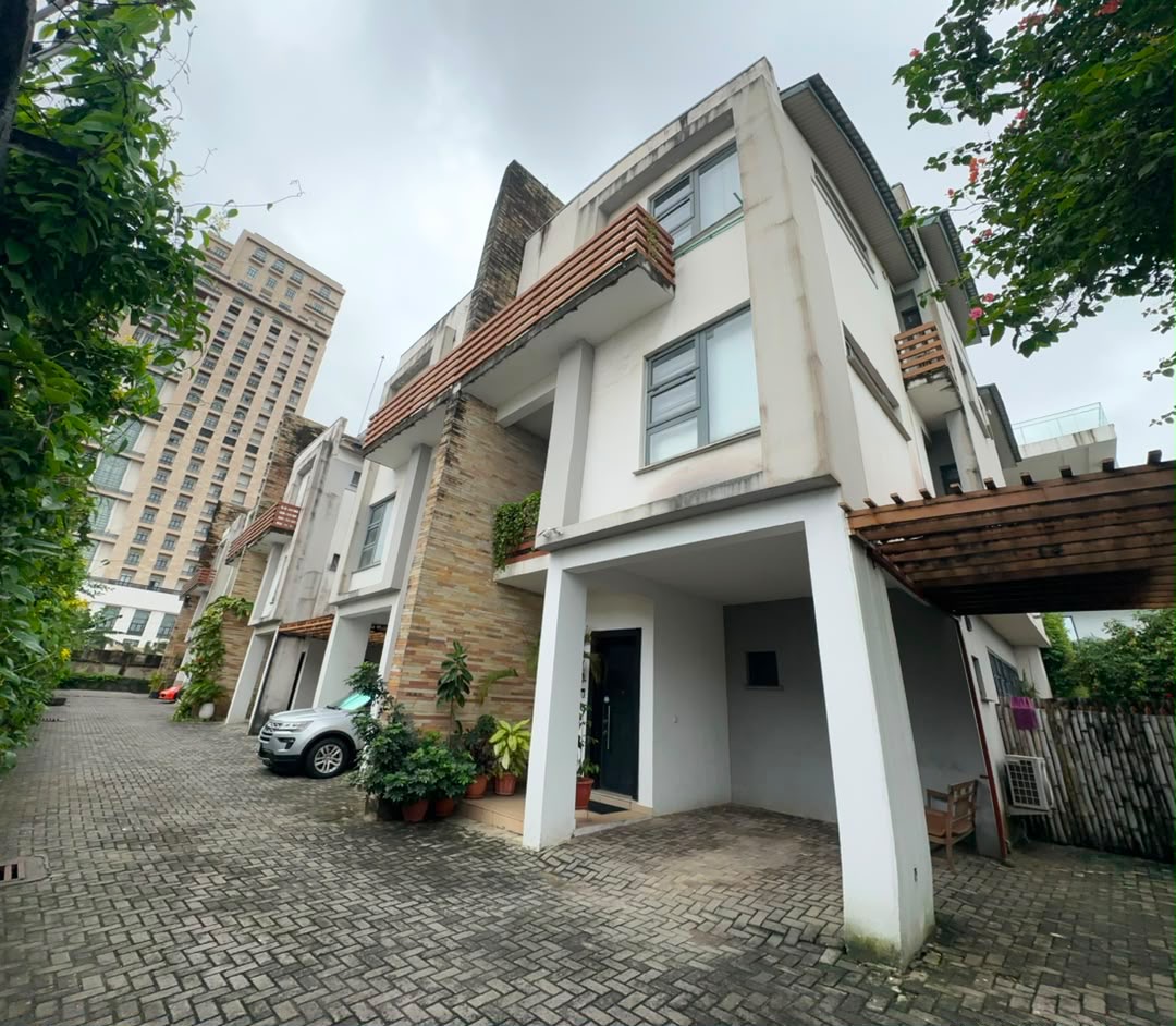 Well maintained, four (4) terraced duplex