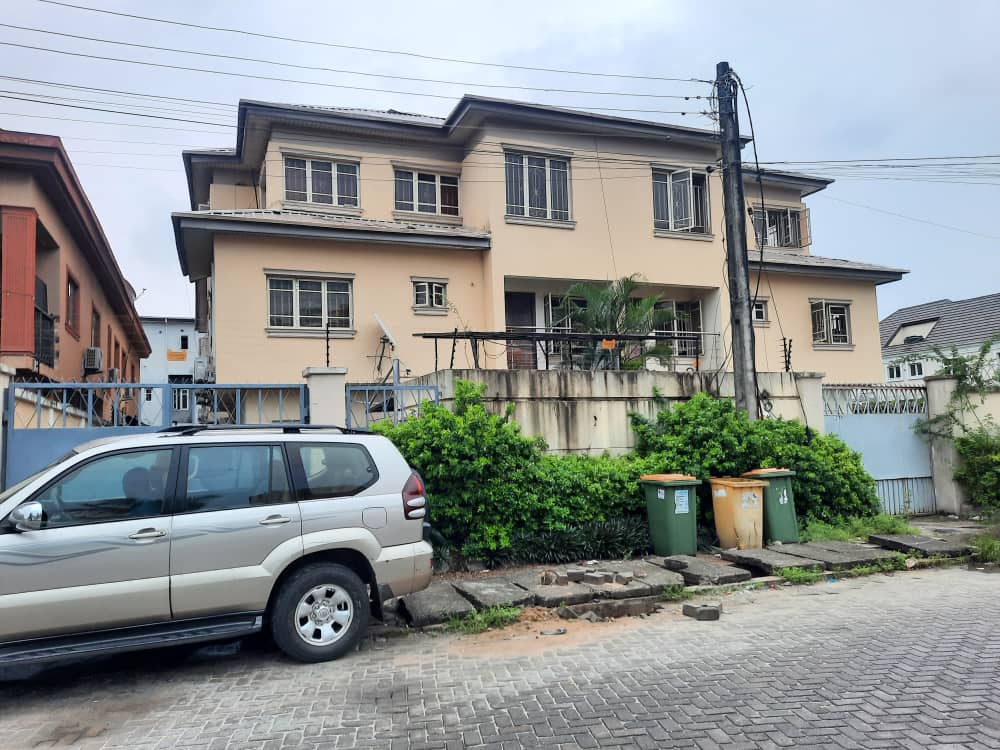 6 bedroom semi detached duplex with bq