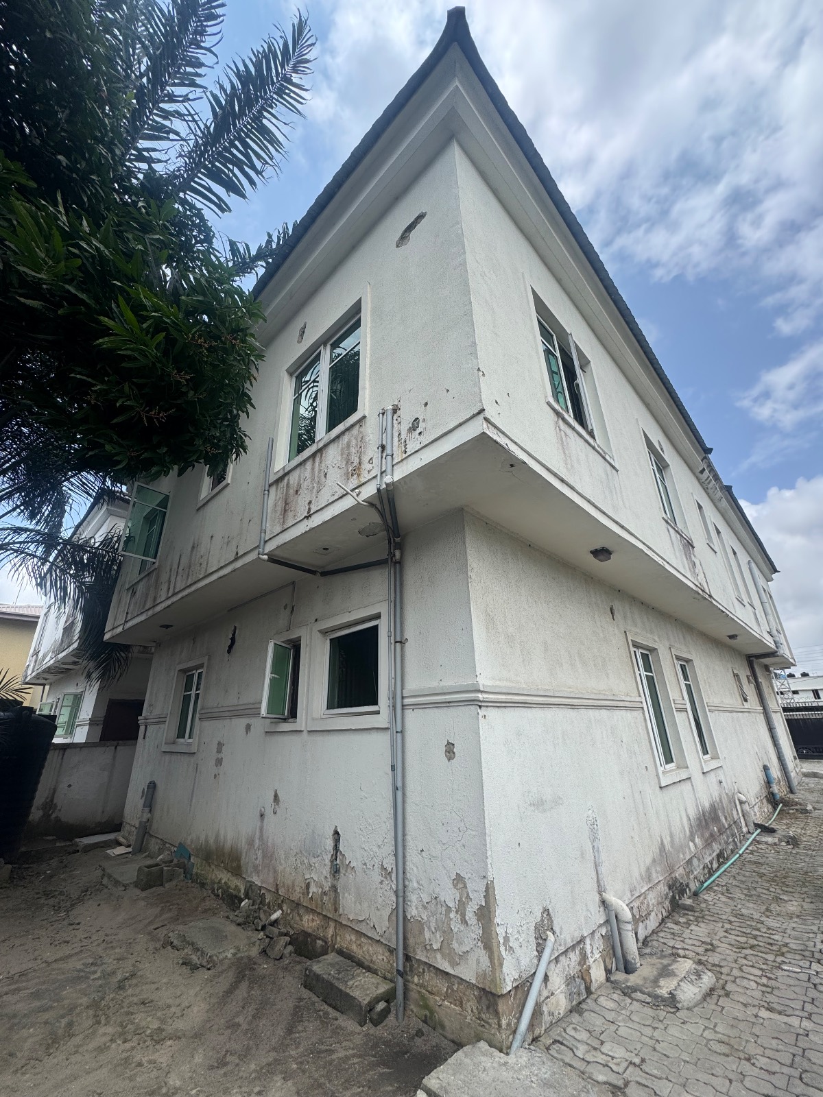 Five bedroom fully detached house with BQ